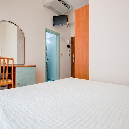 Hotel Sympathy Rimini Esterno foto