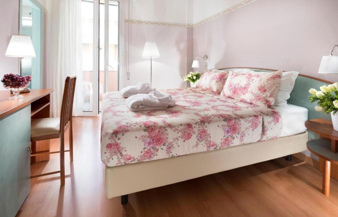 Hotel Sympathy Rimini Esterno foto