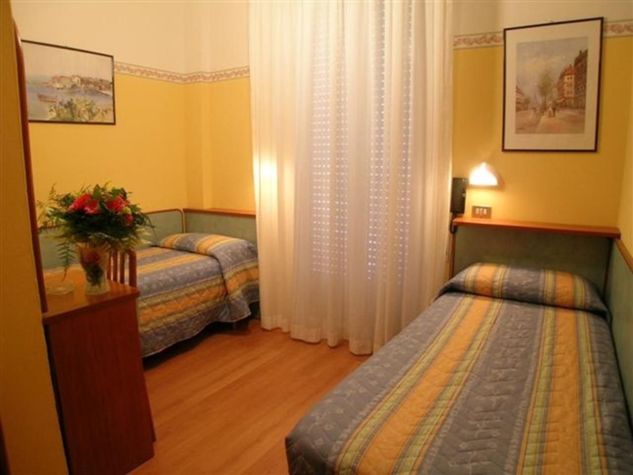 Hotel Sympathy Rimini Esterno foto
