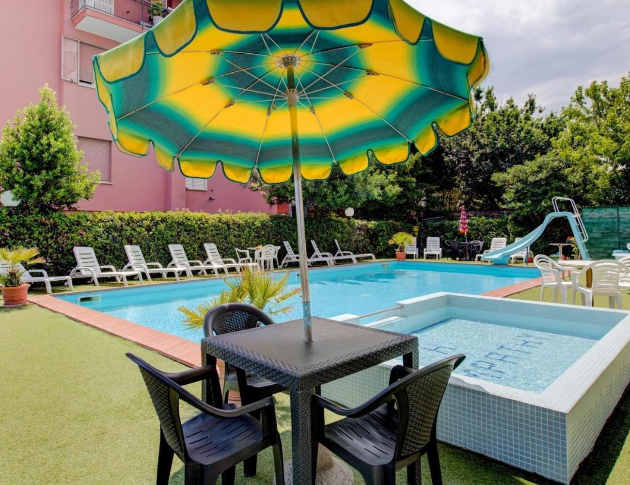 Hotel Sympathy Rimini Esterno foto