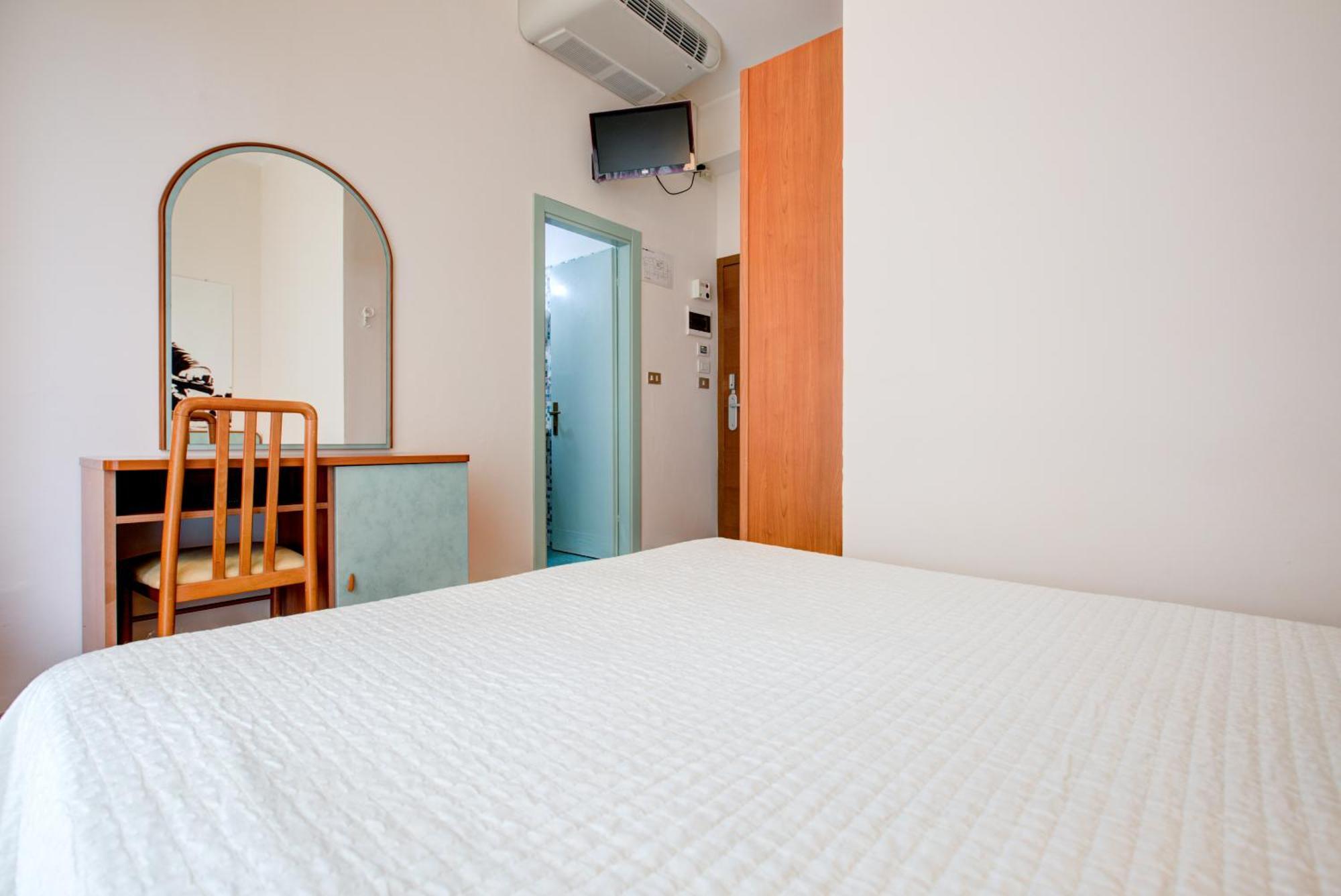 Hotel Sympathy Rimini Esterno foto