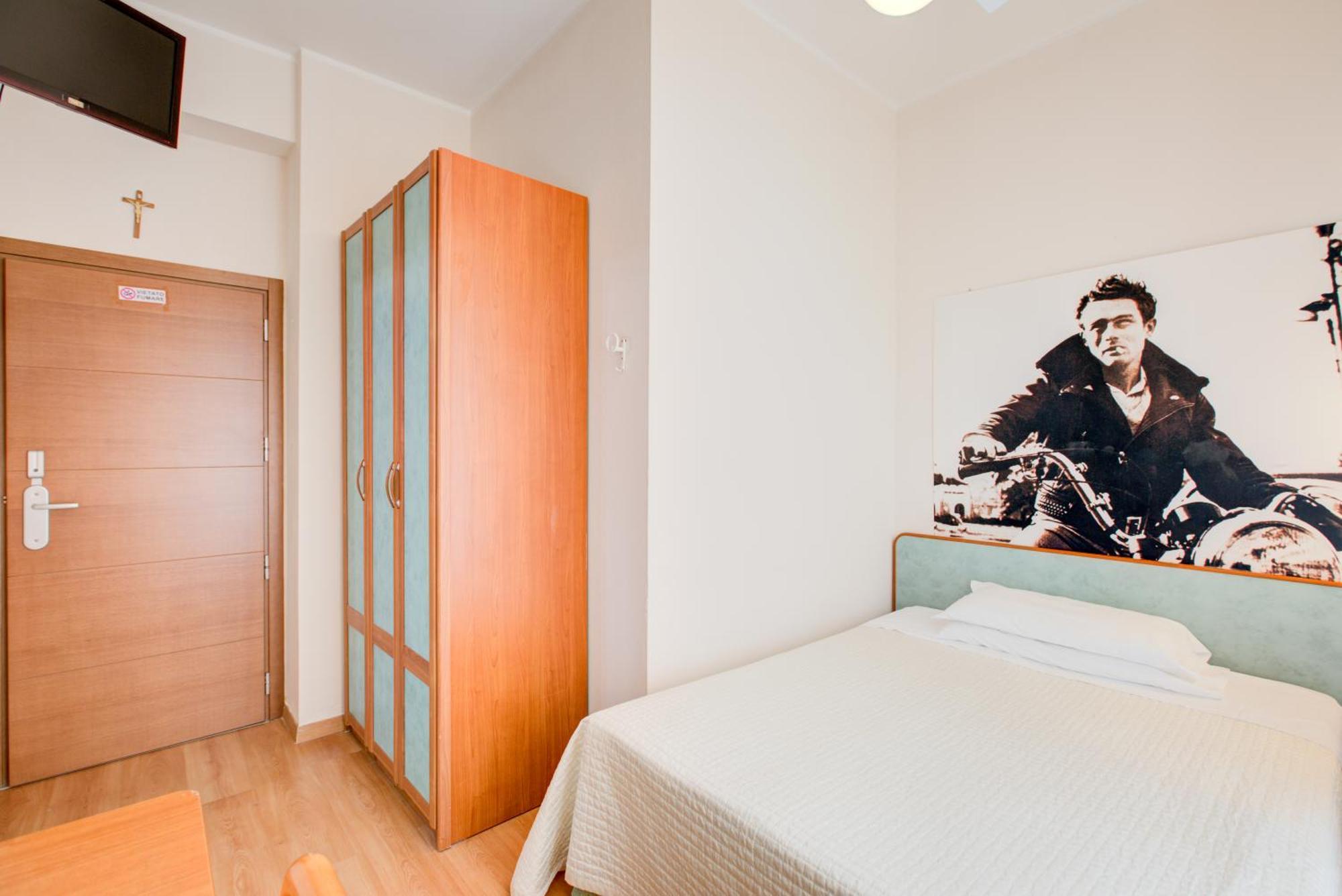 Hotel Sympathy Rimini Esterno foto
