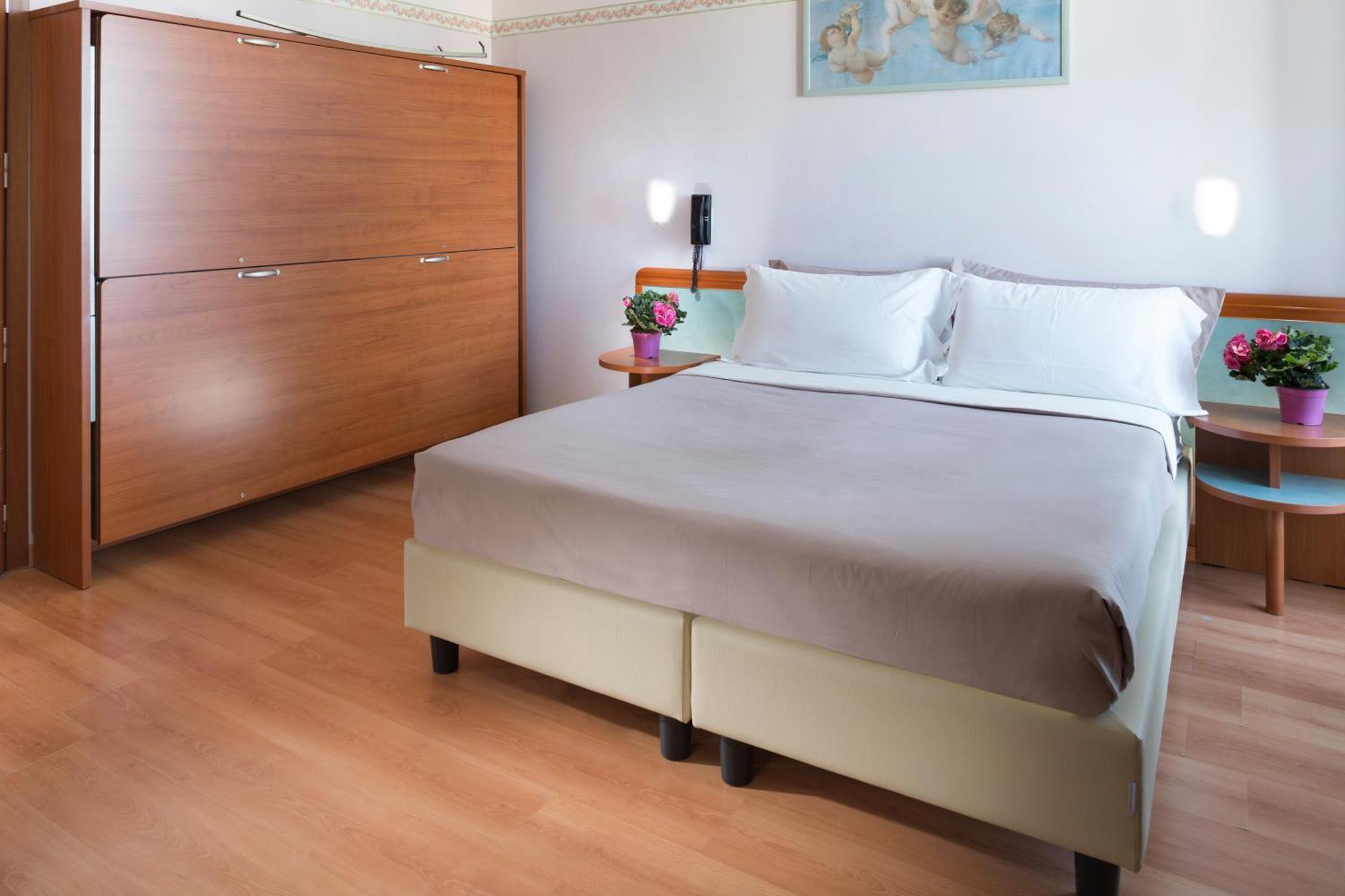 Hotel Sympathy Rimini Esterno foto