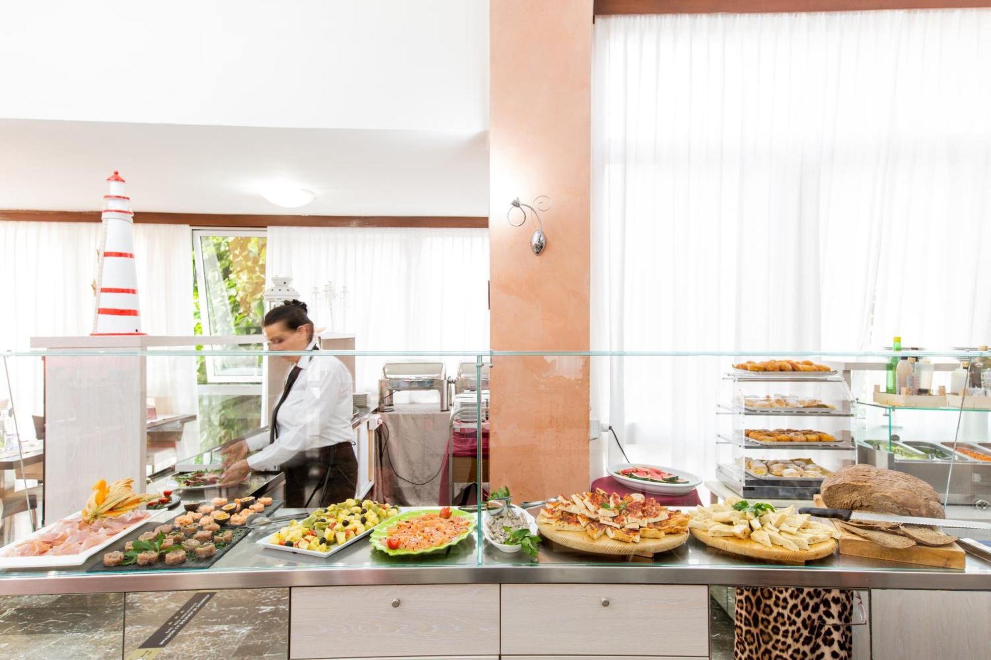 Hotel Sympathy Rimini Esterno foto