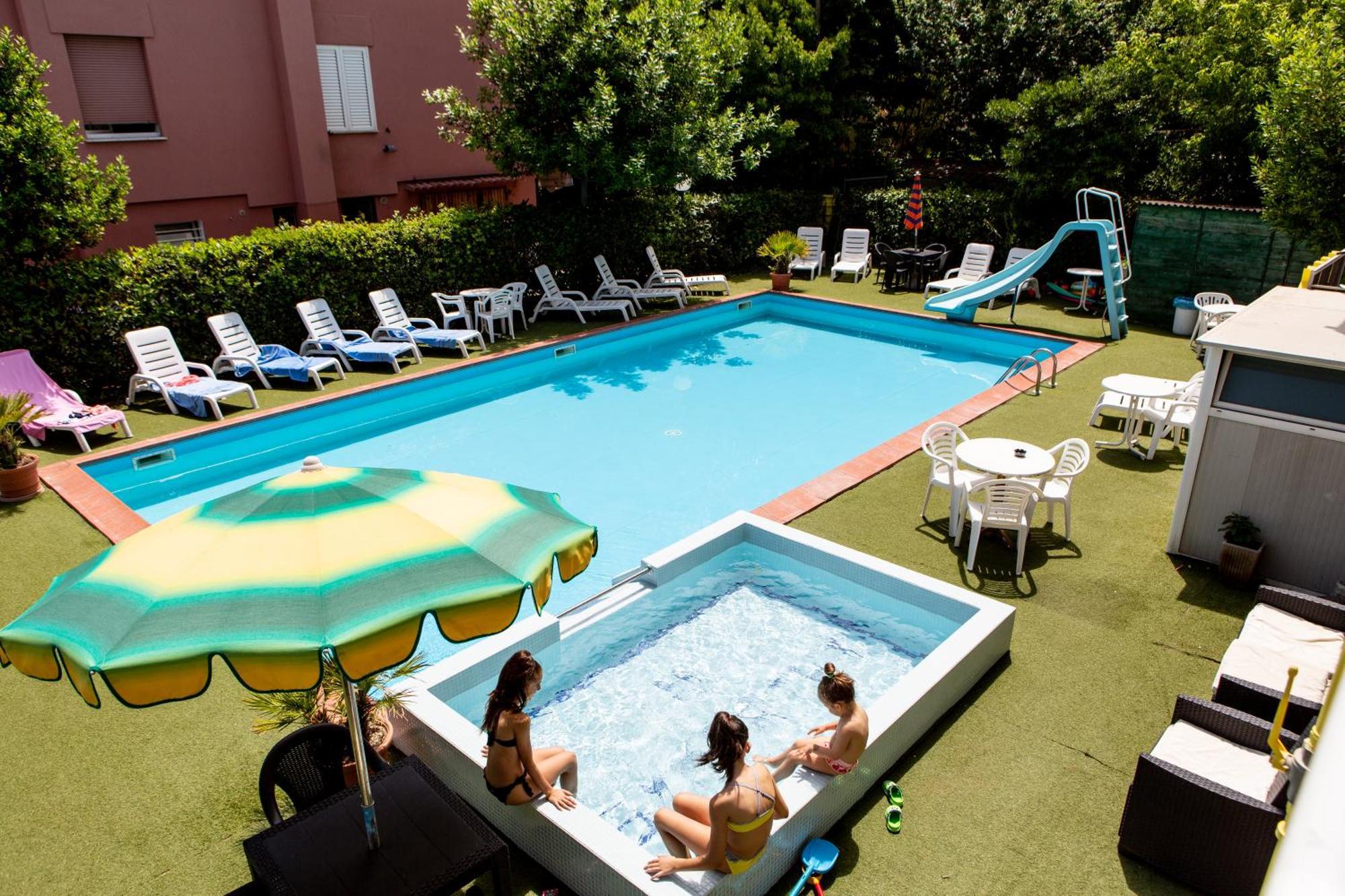 Hotel Sympathy Rimini Esterno foto