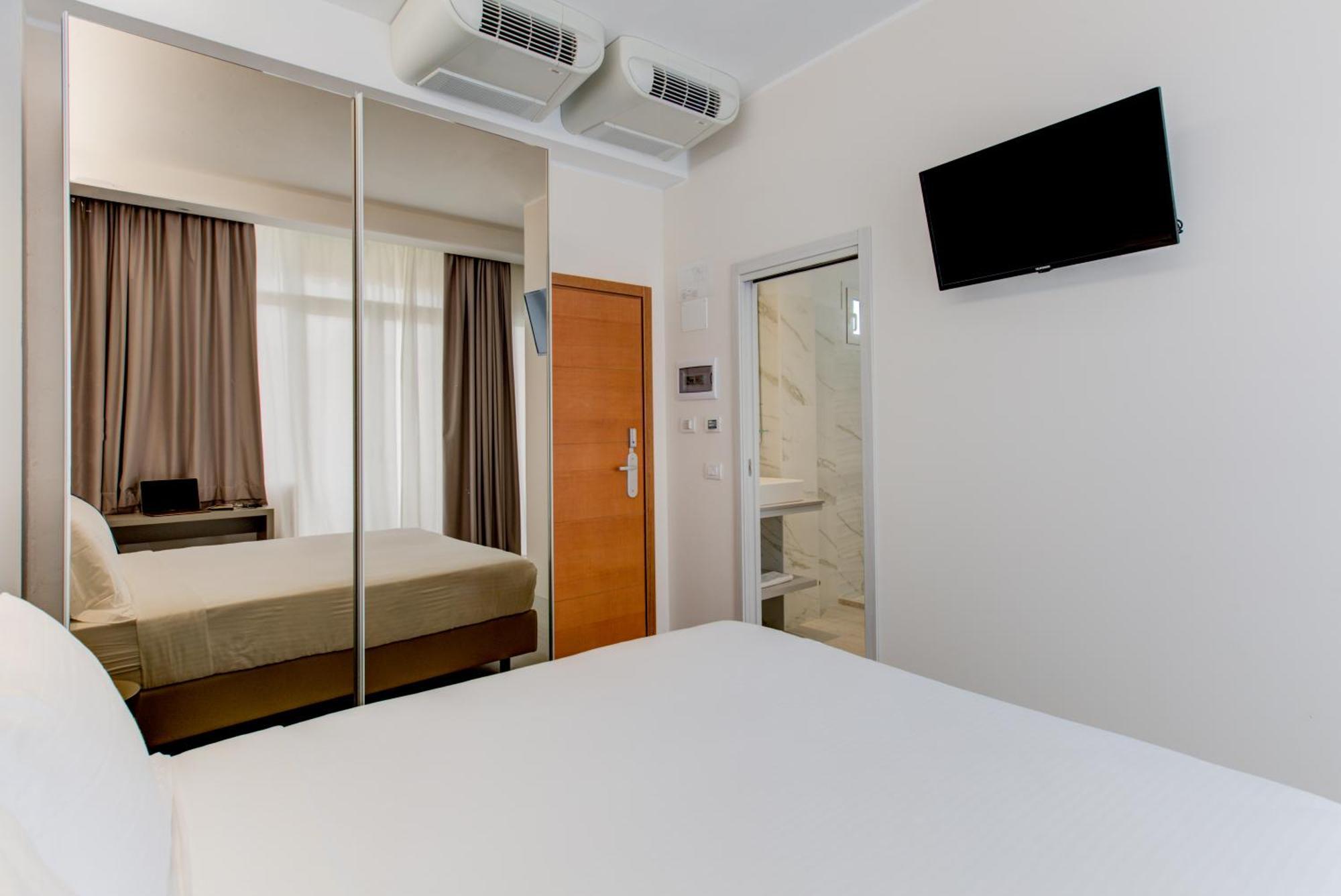 Hotel Sympathy Rimini Esterno foto