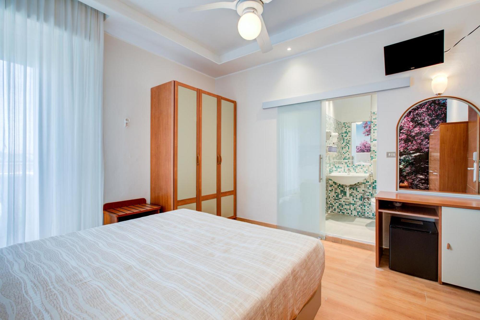 Hotel Sympathy Rimini Esterno foto