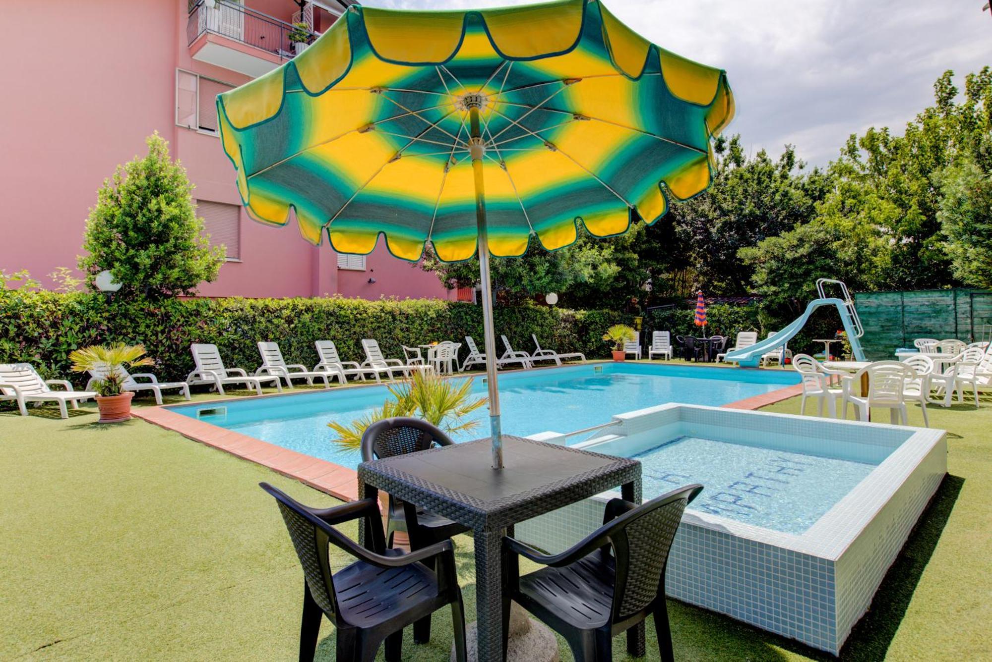 Hotel Sympathy Rimini Esterno foto