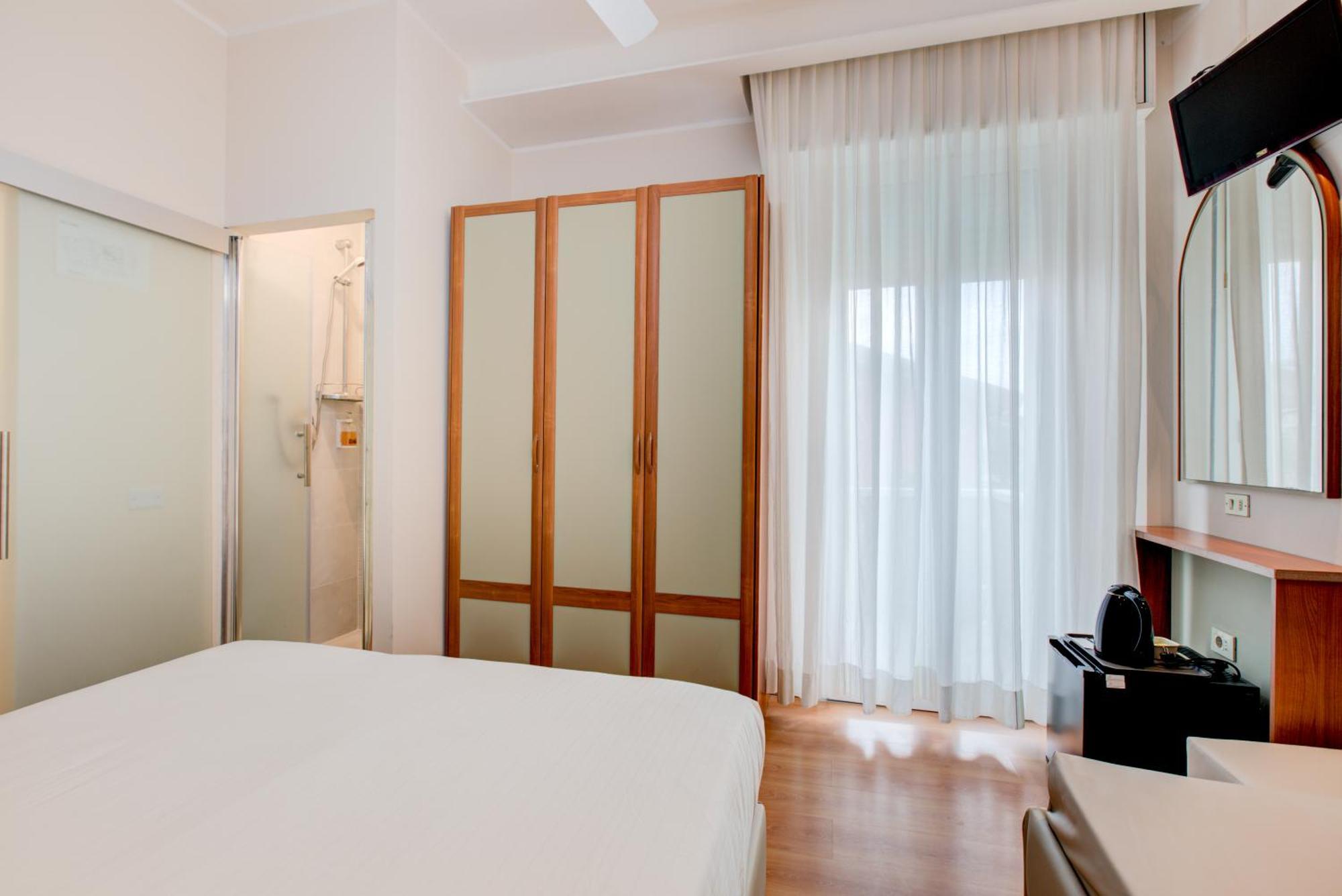 Hotel Sympathy Rimini Esterno foto