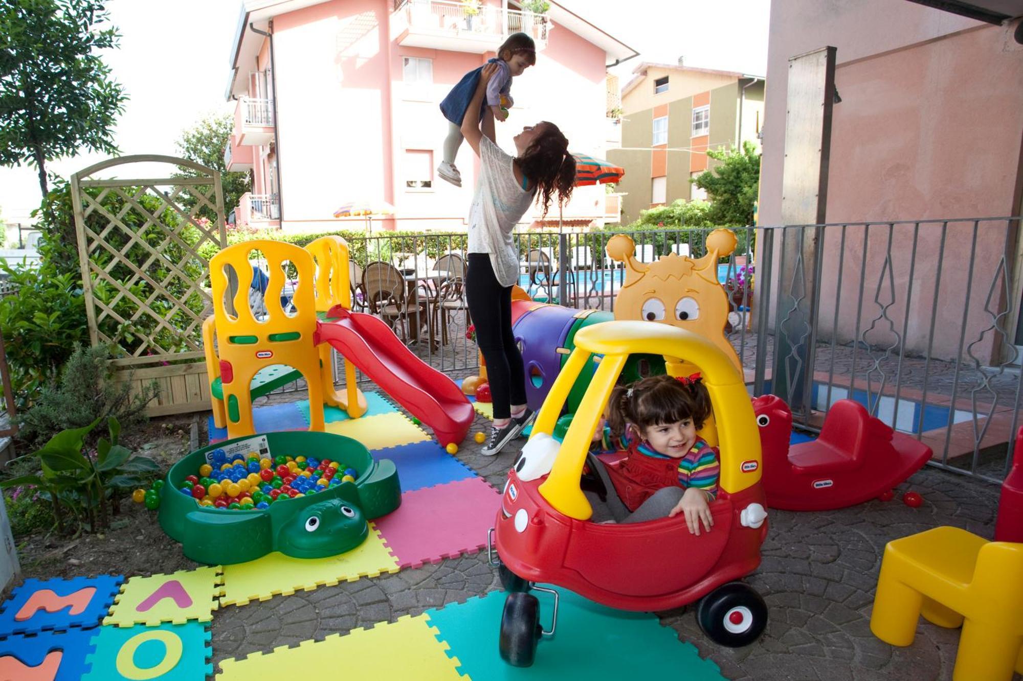 Hotel Sympathy Rimini Esterno foto