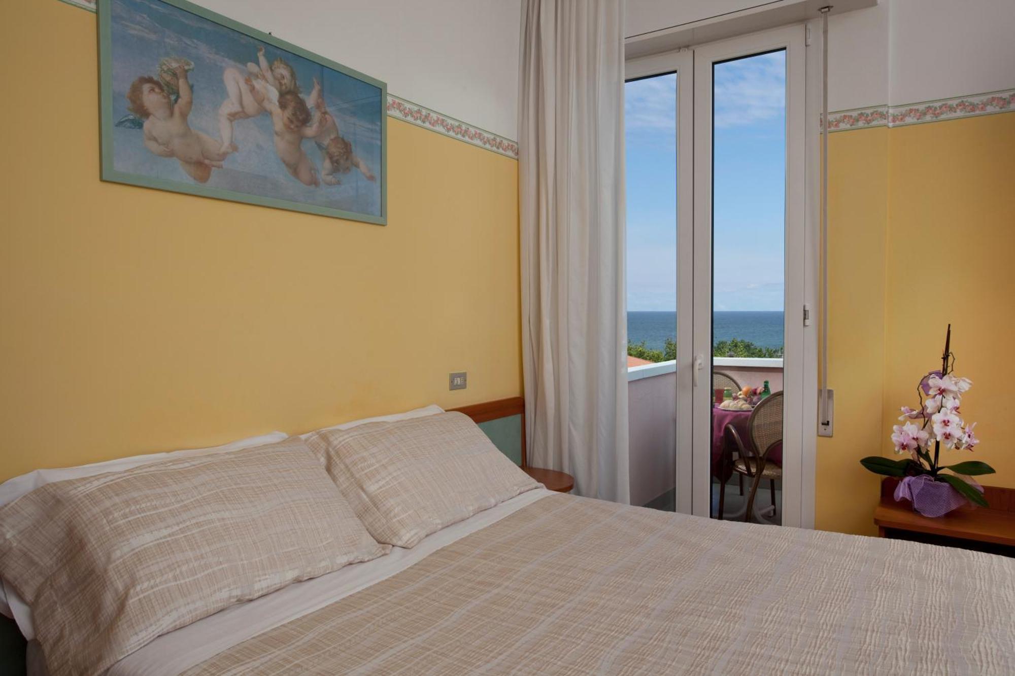 Hotel Sympathy Rimini Esterno foto